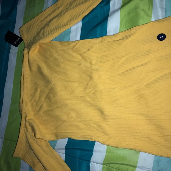 Yellow off the shoulder shirt 💛 - Picture 3 of 4